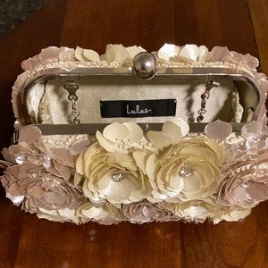 Lulus purse flowers!!